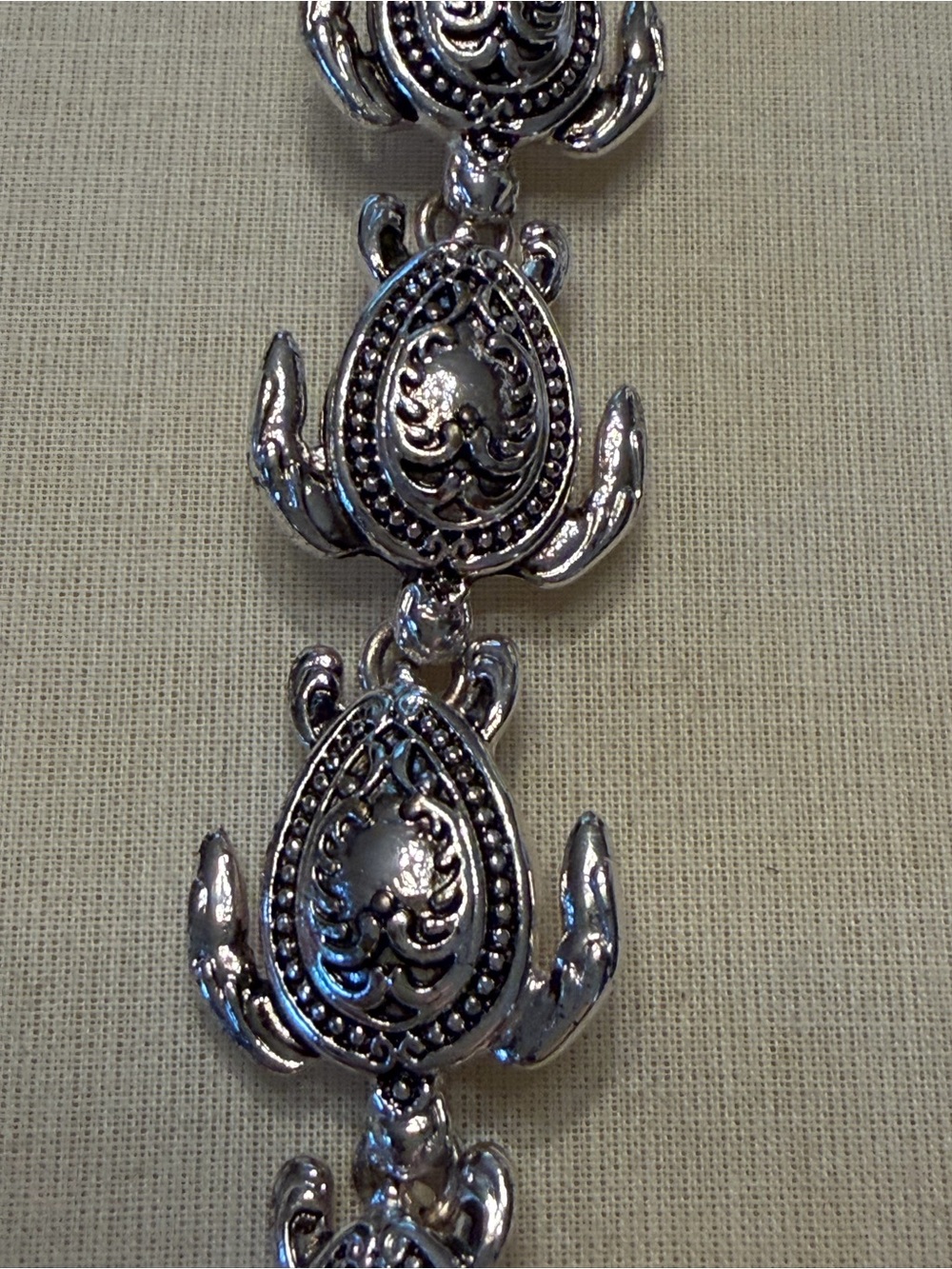 Silvertone Brighton Style Turtle Bracelet with Fold Over Clasp 7 inch - Picture 4 of 6